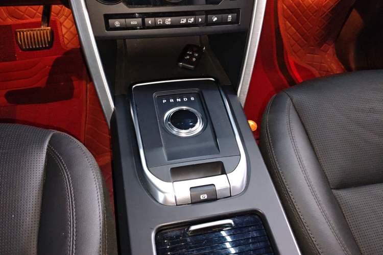 Used Land Rover Discovery Sport 2018 240 PS SE Version Gear Lever