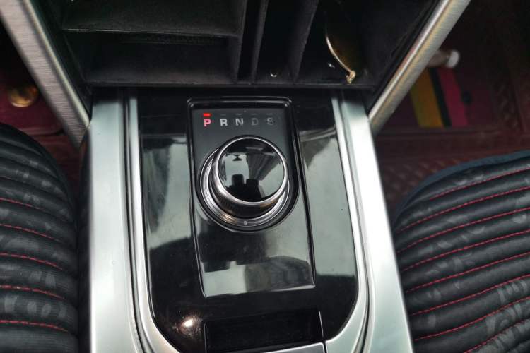Used Land Rover Discovery Sport 2018 240 PS SE Version Gear Lever