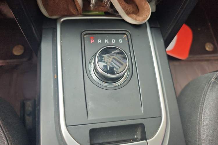 Used Land Rover Discovery Sport 2018 200 PS PURE Edition Gear Lever
