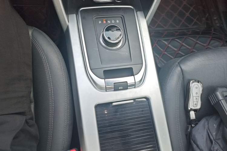Used Land Rover Discovery Sport 2018 240 PS HSE Version Gear Lever