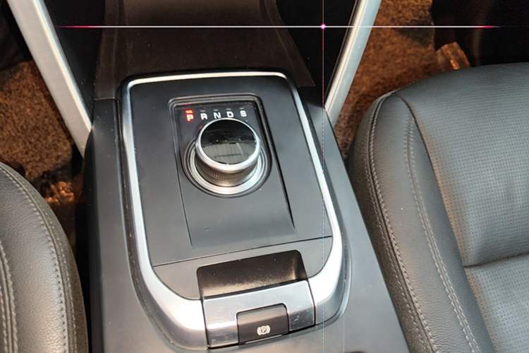 Used Land Rover Discovery Sport 2018 240 PS SE Version Gear Lever
