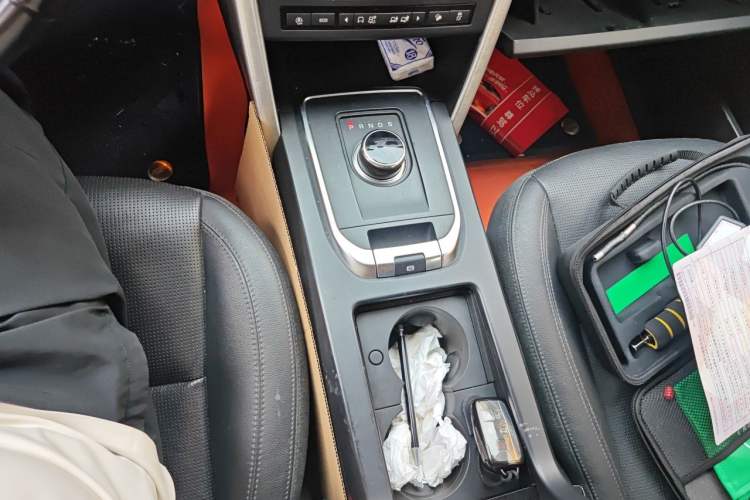 Used Land Rover Discovery Sport 2018 240 PS SE Version Gear Lever
