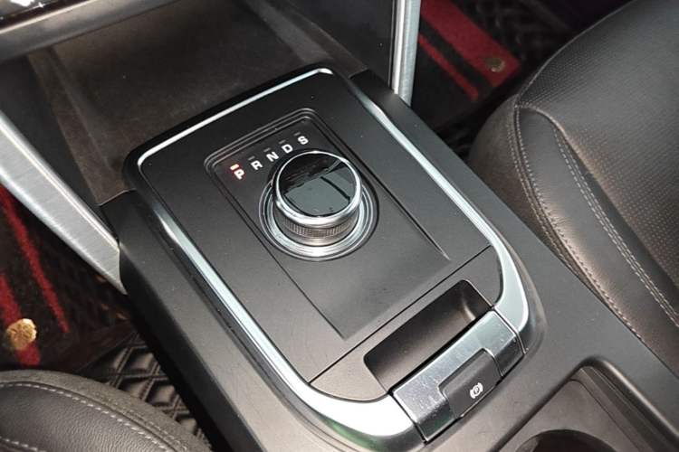 Used Land Rover Discovery Sport 2018 240 PS HSE Version Gear Lever