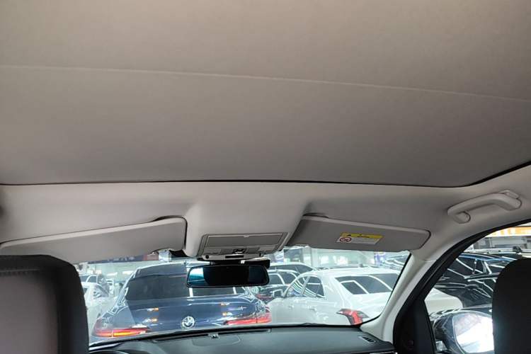 Used Land Rover Discovery Sport 2018 240 PS SE Version Headliner