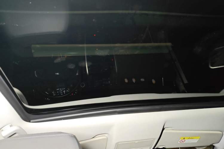 Used Land Rover Discovery Sport 2018 240 PS SE Version Headliner