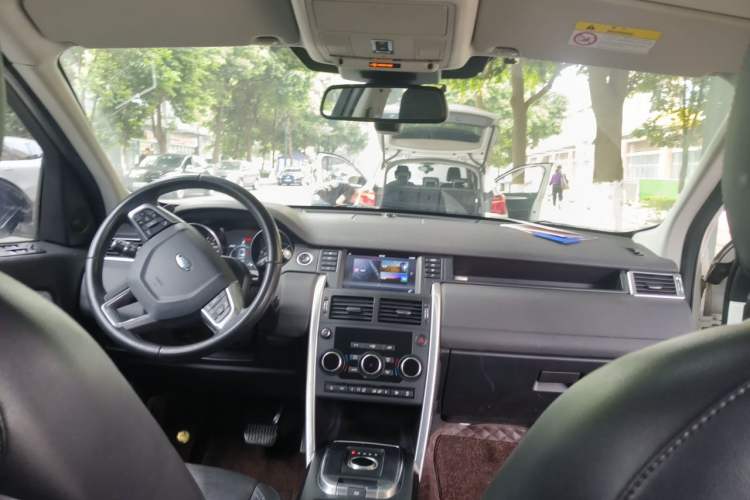 Used Land Rover Discovery Sport 2018 240 PS SE Version Headliner