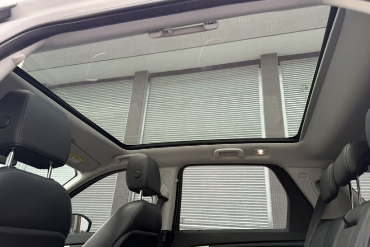 Used Land Rover Discovery Sport 2018 240 PS SE Version Headliner
