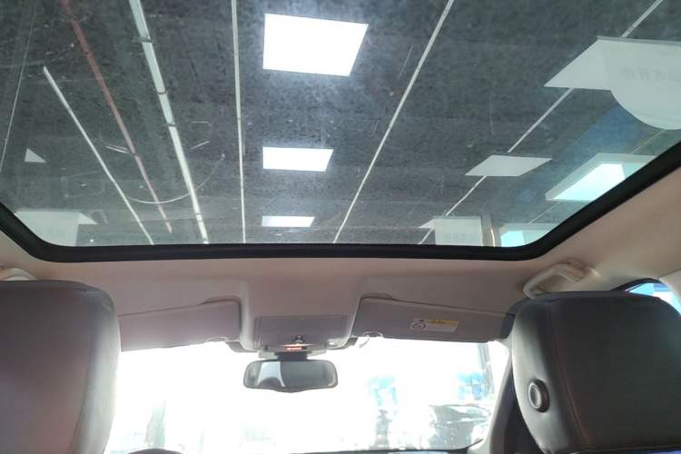 Used Land Rover Discovery Sport 2018 240 PS SE Version Headliner
