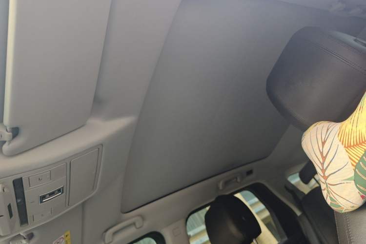 Used Land Rover Discovery Sport 2018 240 PS HSE Version Headliner