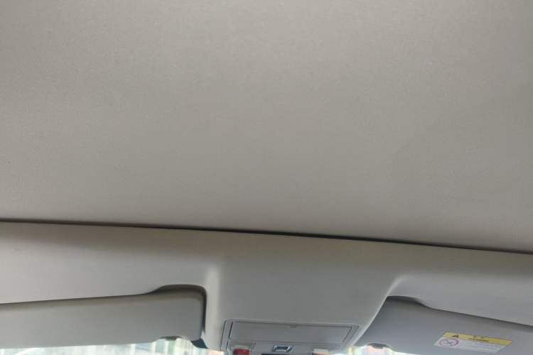Used Land Rover Discovery Sport 2018 240 PS SE Version Headliner