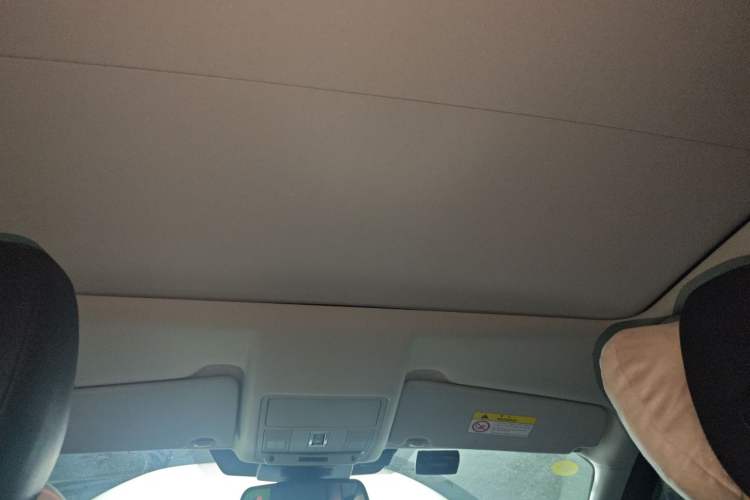 Used Land Rover Discovery Sport 2018 240 PS SE Version Headliner