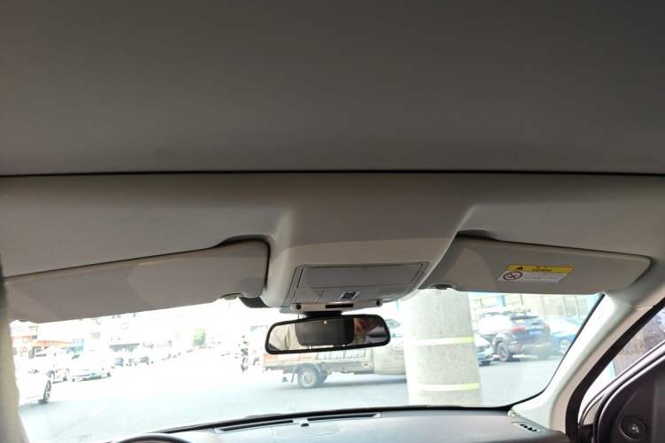 Used Land Rover Discovery Sport 2018 240 PS HSE Version Headliner