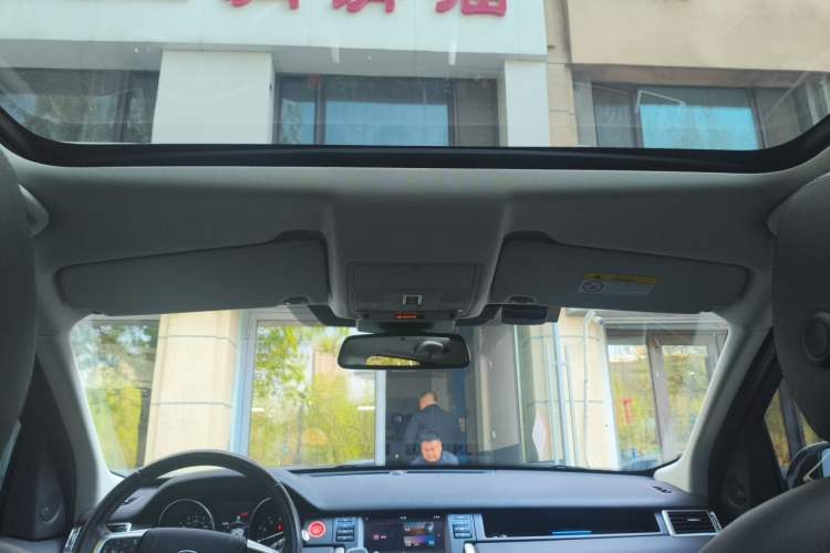Used Land Rover Discovery Sport 2018 240 PS SE Version Headliner
