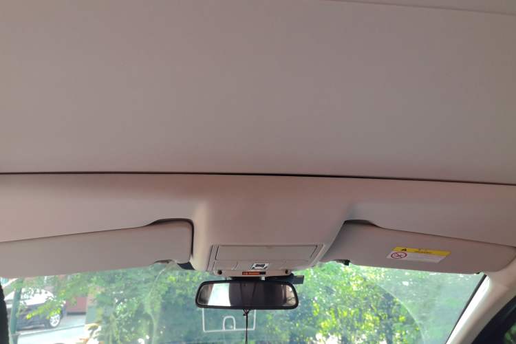 Used Land Rover Discovery Sport 2018 240 PS SE Version Headliner