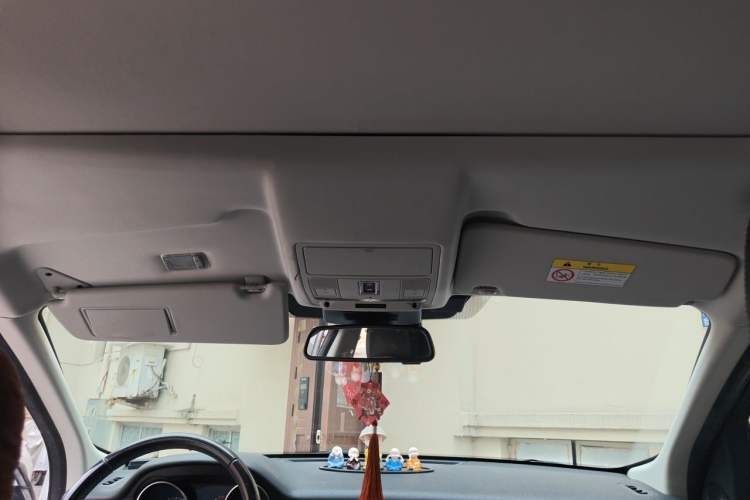 Used Land Rover Discovery Sport 2018 240 PS SE Version Headliner
