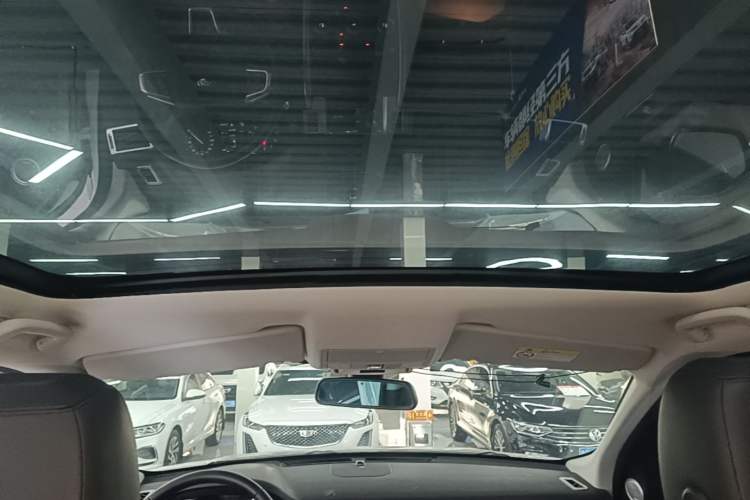 Used Land Rover Discovery Sport 2018 240 PS SE Version Headliner