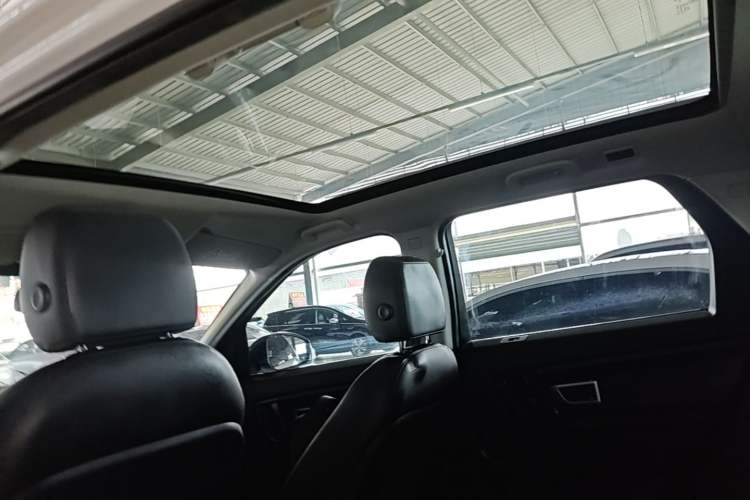 Used Land Rover Discovery Sport 2018 240 PS PURE Edition Headliner