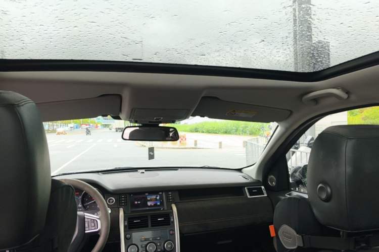 Used Land Rover Discovery Sport 2018 240 PS SE Version Headliner