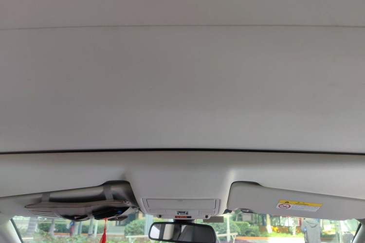 Used Land Rover Discovery Sport 2018 240 PS SE Version Headliner