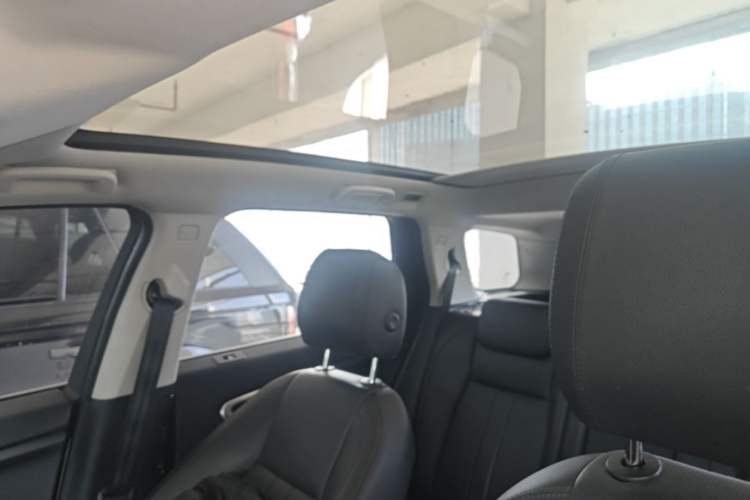 Used Land Rover Discovery Sport 2018 240 PS SE Version Headliner