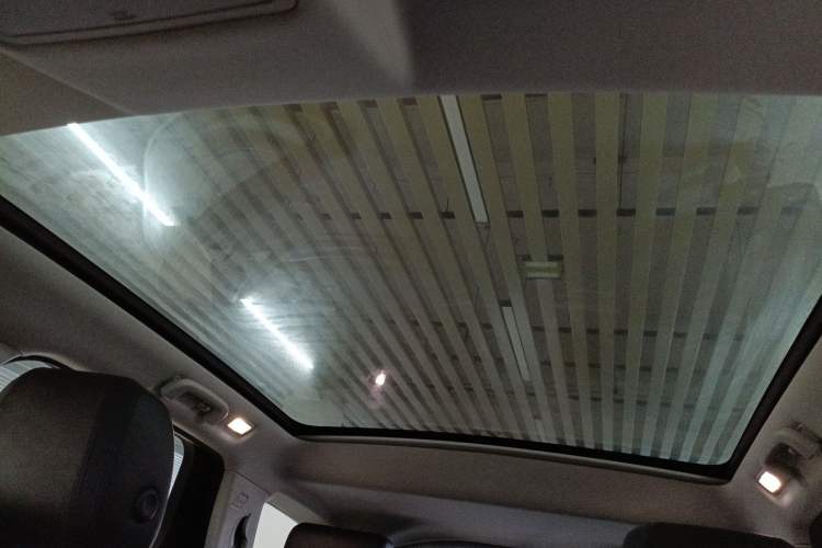 Used Land Rover Discovery Sport 2018 240 PS SE Version Headliner