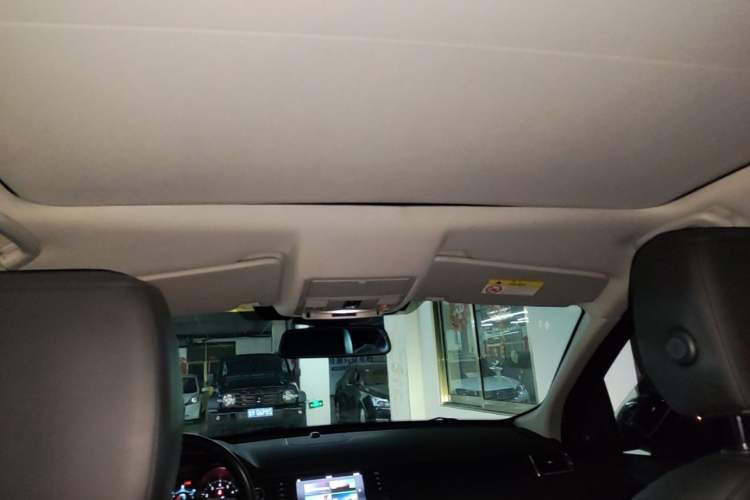 Used Land Rover Discovery Sport 2018 240 PS HSE Version Headliner