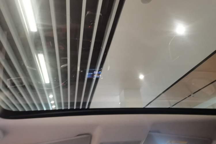 Used Land Rover Discovery Sport 2018 240 PS SE Version Headliner