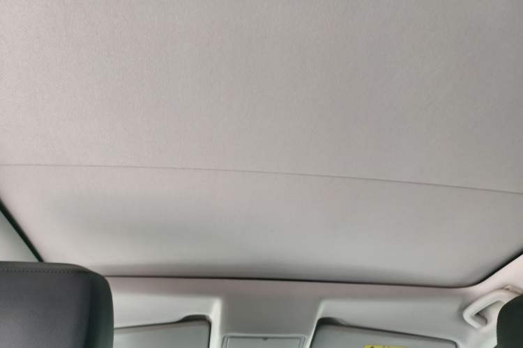 Used Land Rover Discovery Sport 2018 240 PS PURE Edition Headliner