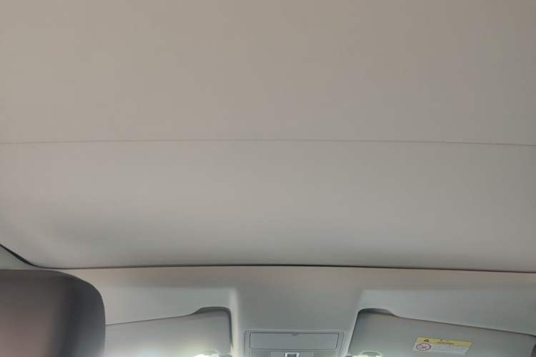Used Land Rover Discovery Sport 2018 240 PS SE Version Headliner