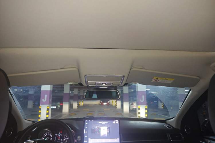 Used Land Rover Discovery Sport 2018 240 PS SE Version Headliner