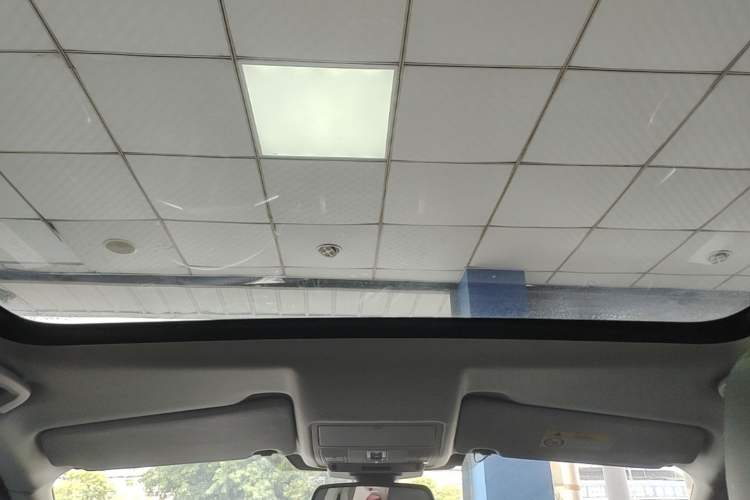 Used Land Rover Discovery Sport 2018 240 PS HSE Version Headliner