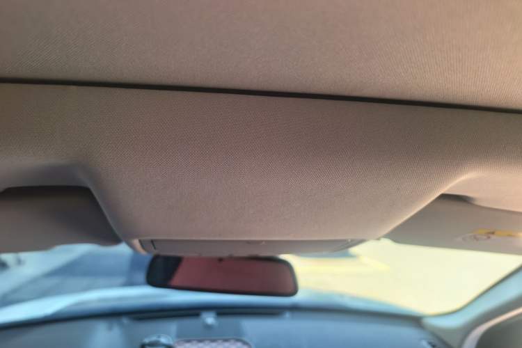 Used Land Rover Discovery Sport 2018 240 PS SE Version Headliner