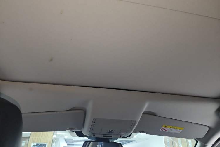Used Land Rover Discovery Sport 2018 240 PS SE Version Headliner