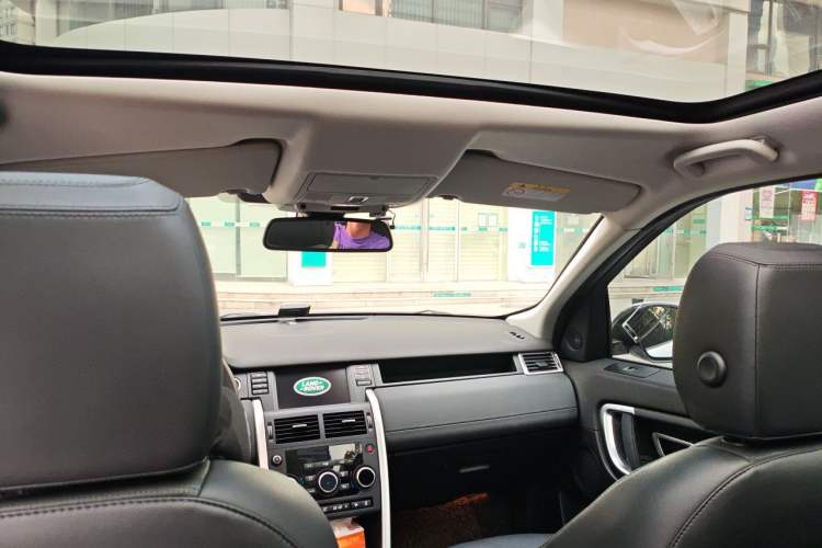Used Land Rover Discovery Sport 2018 240 PS SE Version Headliner