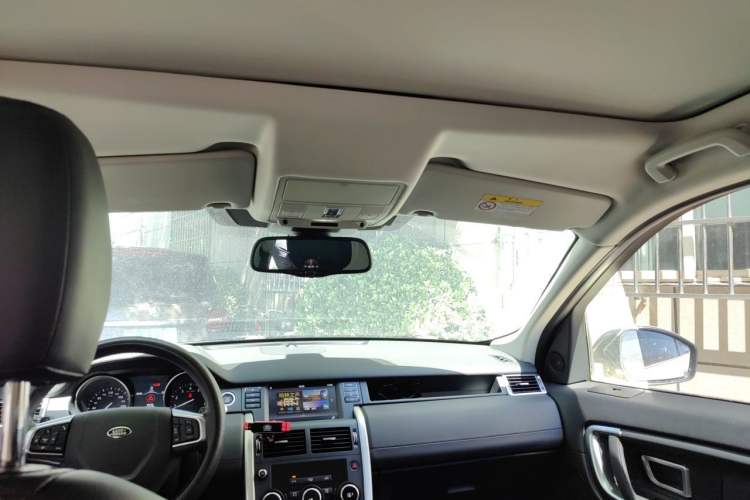 Used Land Rover Discovery Sport 2018 240 PS SE Version Headliner