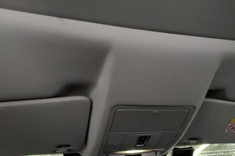 Used Land Rover Discovery Sport 2018 240 PS PURE Edition Headliner