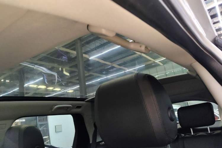 Used Land Rover Discovery Sport 2018 240 PS SE Version Headliner