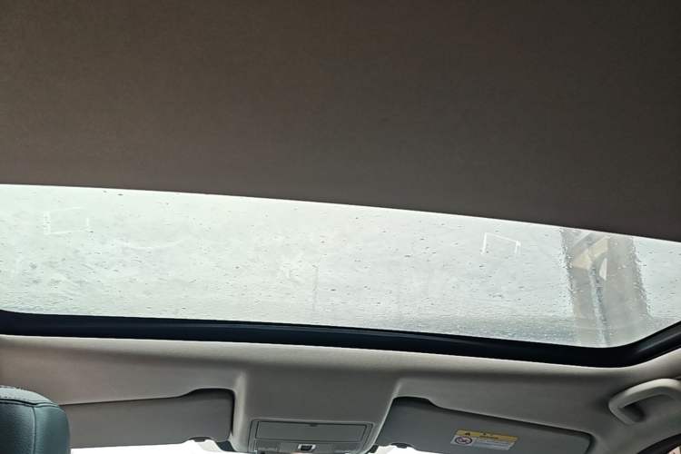 Used Land Rover Discovery Sport 2018 240 PS PURE Edition Headliner