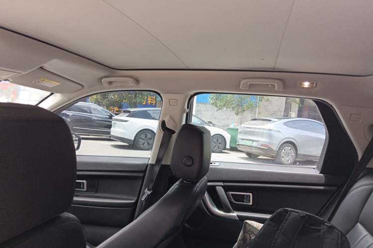 Used Land Rover Discovery Sport 2018 240 PS SE Version Headliner