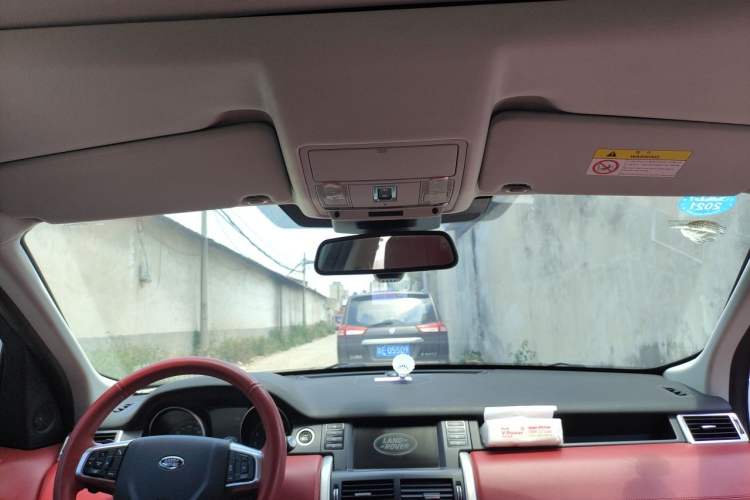 Used Land Rover Discovery Sport 2018 240 PS SE Version Headliner