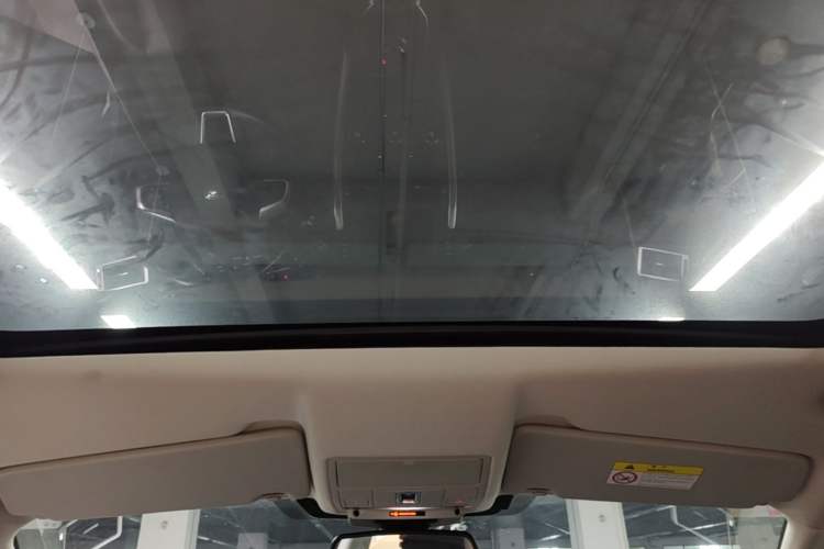 Used Land Rover Discovery Sport 2018 240 PS SE Version Headliner