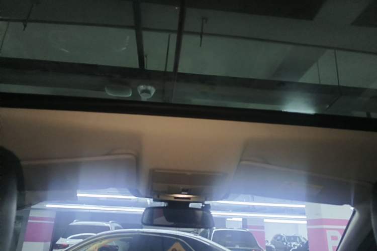 Used Land Rover Discovery Sport 2018 240 PS PURE Edition Headliner