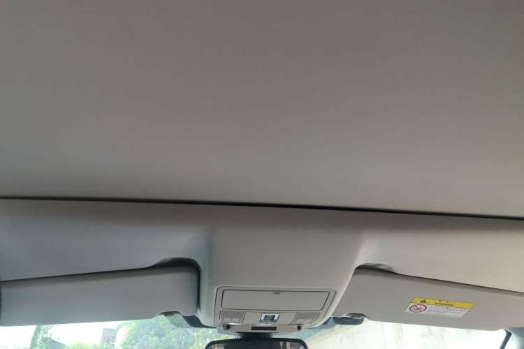 Used Land Rover Discovery Sport 2018 240 PS SE Version Headliner