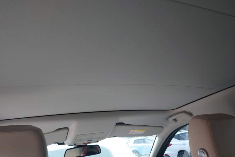 Used Land Rover Discovery Sport 2018 240 PS SE Version Headliner