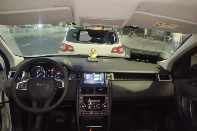 Used Land Rover Discovery Sport 2018 200 PS PURE Edition Headliner