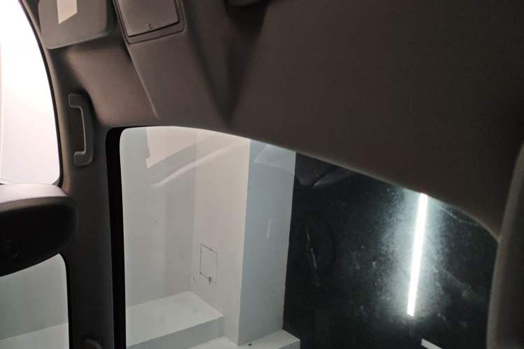 Used Land Rover Discovery Sport 2018 240 PS SE Version Headliner