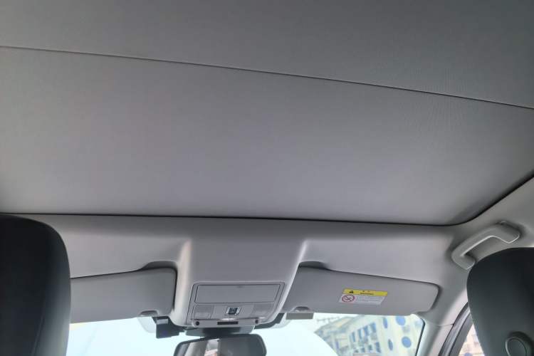 Used Land Rover Discovery Sport 2018 240 PS SE Version Headliner
