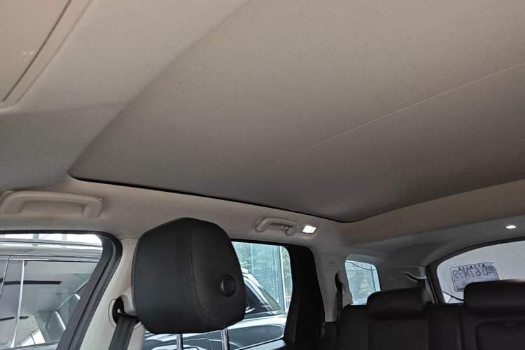 Used Land Rover Discovery Sport 2018 240 PS HSE Version Headliner