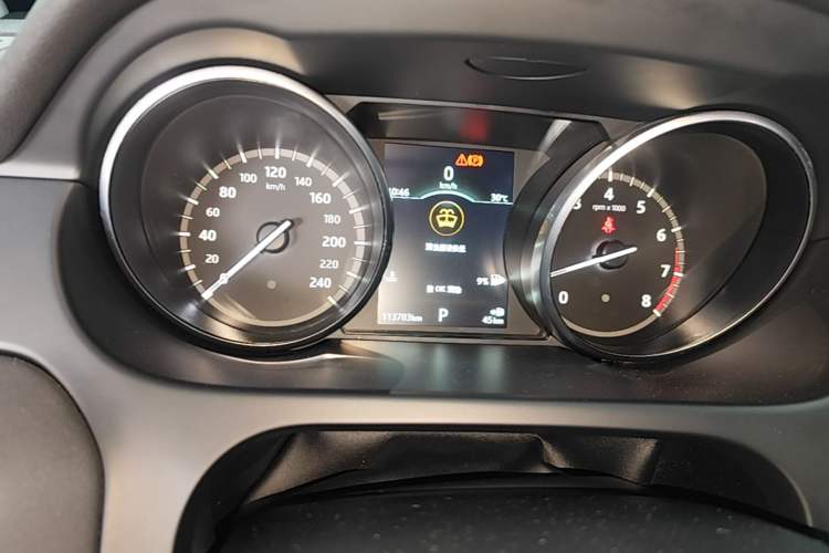 Used Land Rover Discovery Sport 2018 240 PS SE Version Instrument Cluster