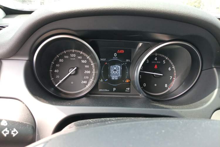 Used Land Rover Discovery Sport 2018 240 PS SE Version Instrument Cluster